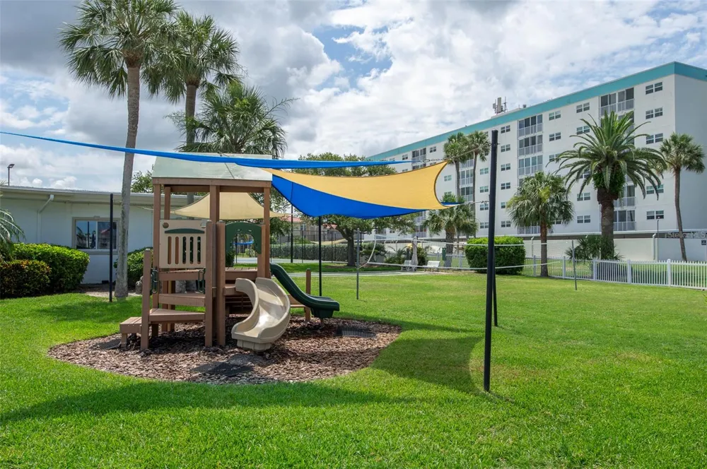 10152 REGAL DRIVE Largo, FL 33774