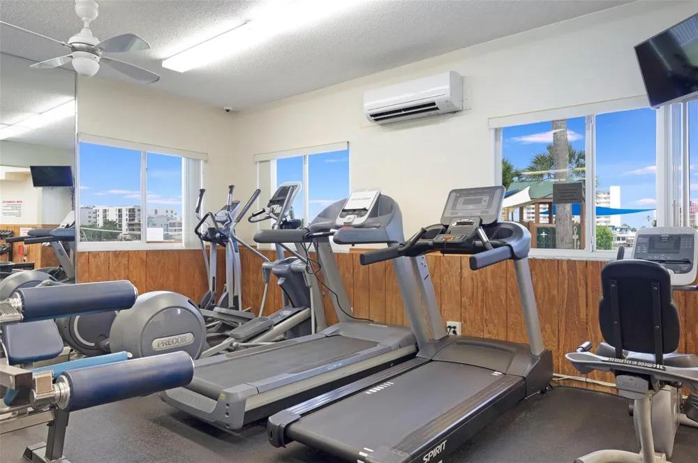 10152 REGAL DRIVE Largo, FL 33774