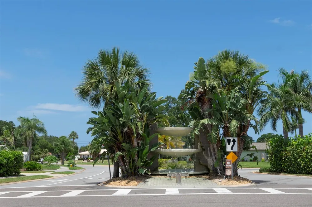 10152 REGAL DRIVE Largo, FL 33774