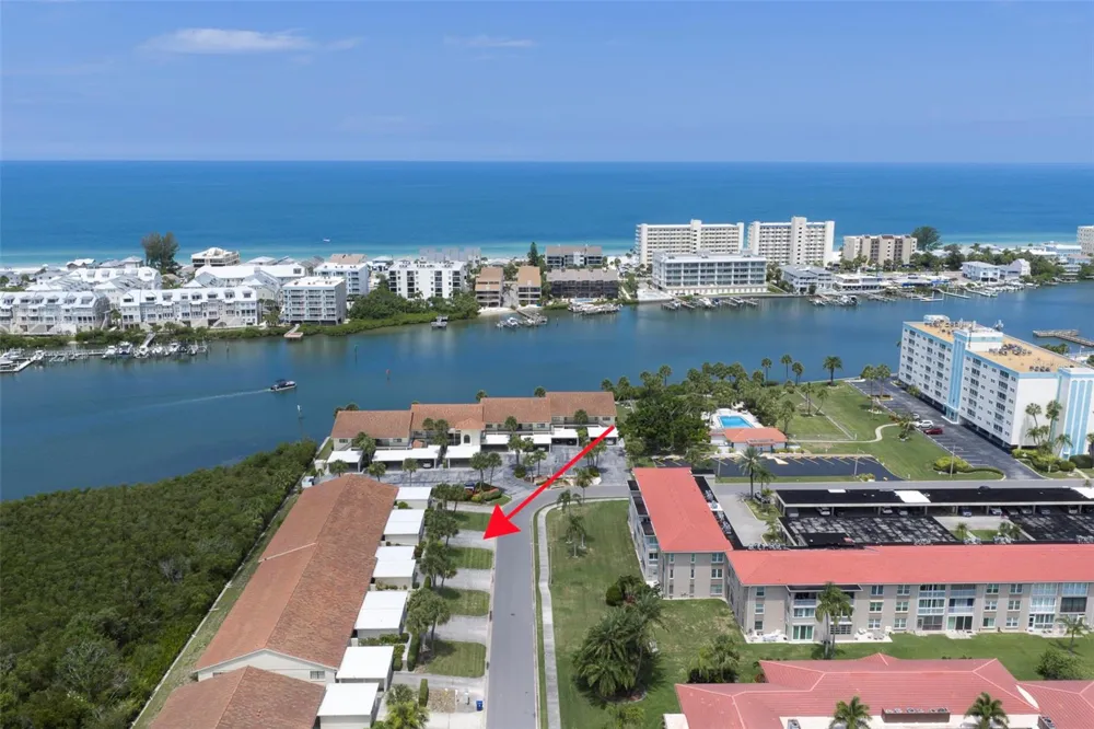 10152 REGAL DRIVE Largo, FL 33774