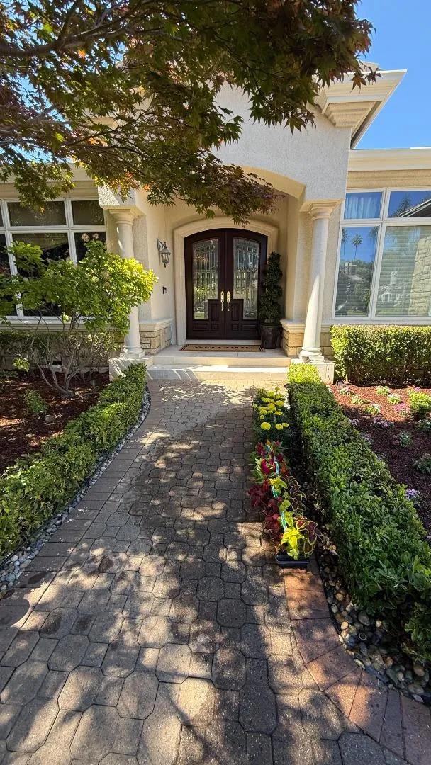 15863 Mina Way Saratoga, CA 95070