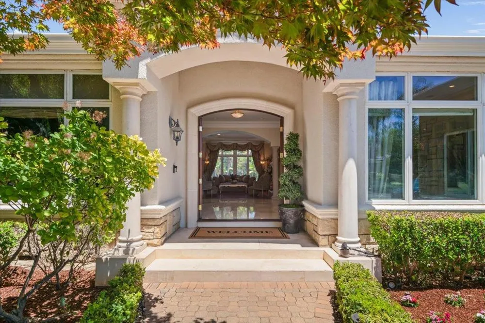 15863 Mina Way Saratoga, CA 95070