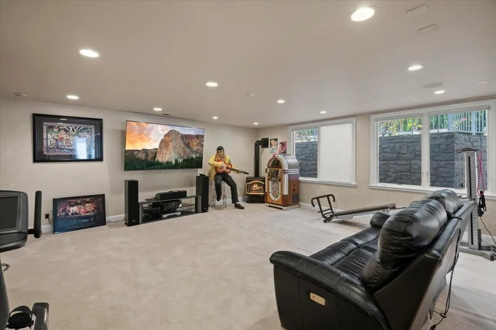 15863 Mina Way Saratoga, CA 95070