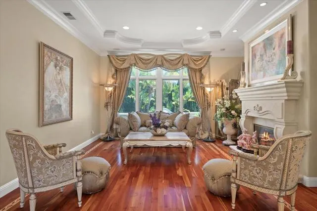 15863 Mina Way Saratoga, CA 95070