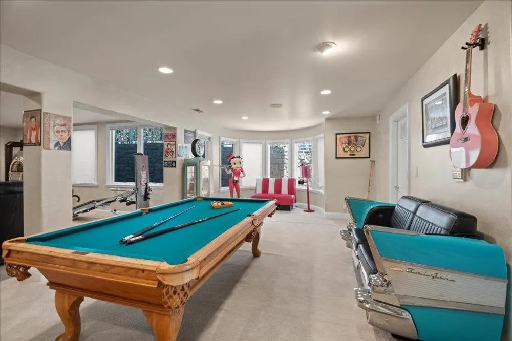 15863 Mina Way Saratoga, CA 95070