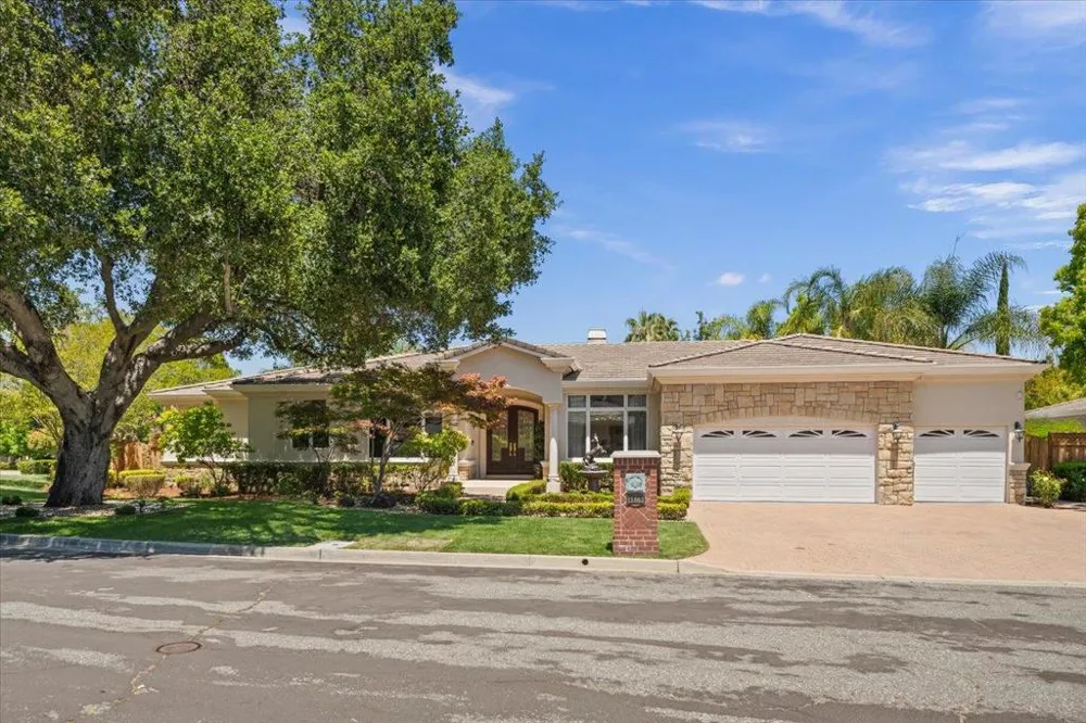 15863 Mina Way Saratoga, CA 95070