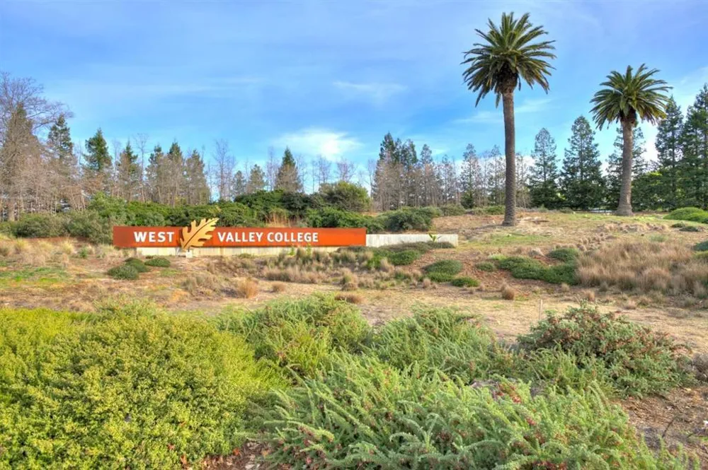 15863 Mina Way Saratoga, CA 95070