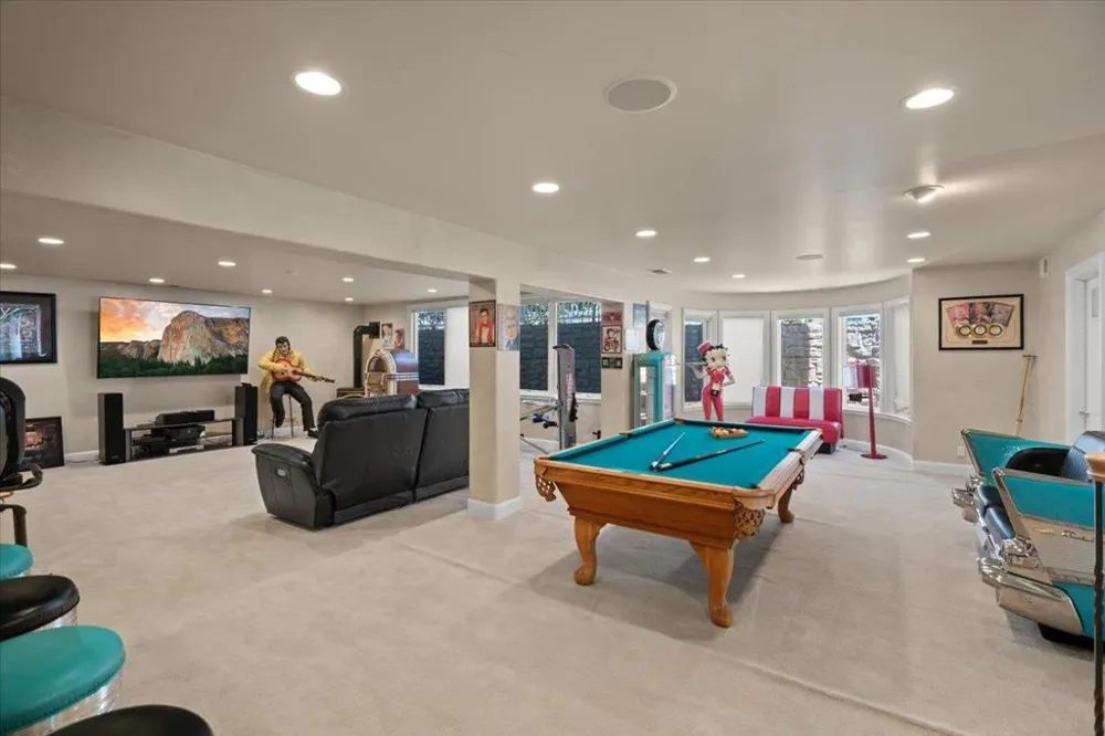 15863 Mina Way Saratoga, CA 95070