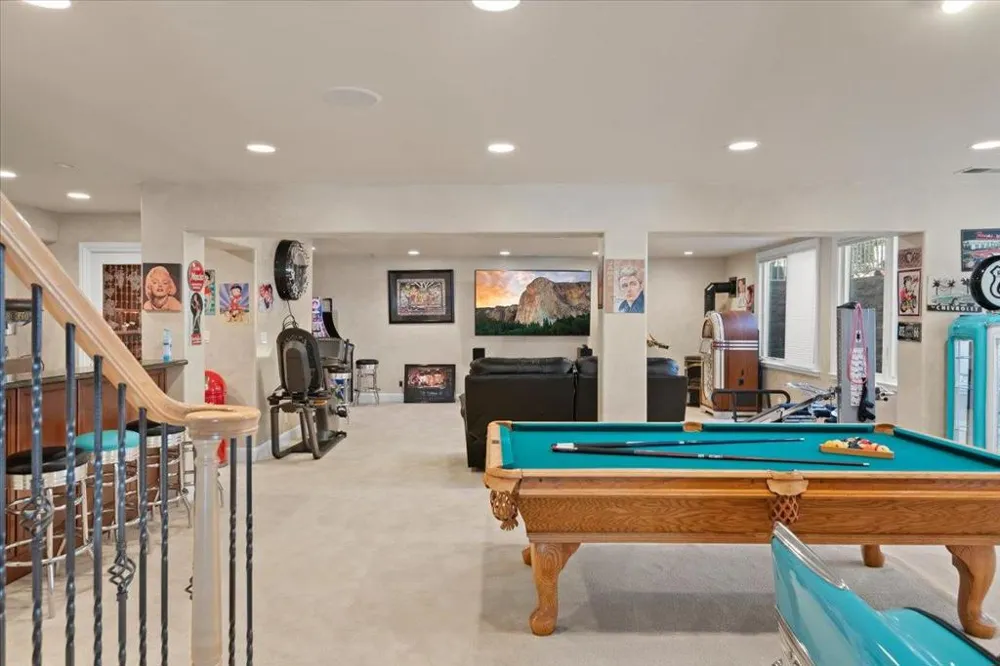 15863 Mina Way Saratoga, CA 95070