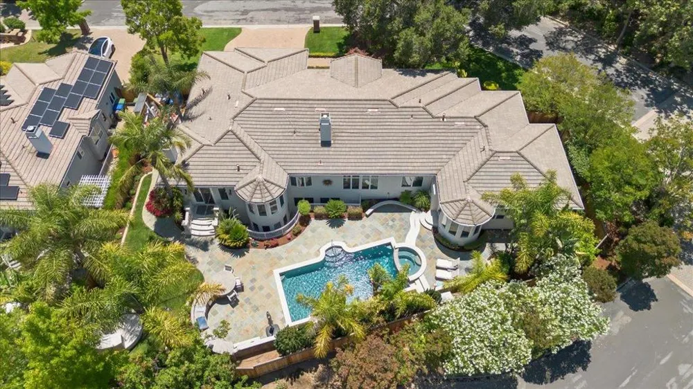 15863 Mina Way Saratoga, CA 95070