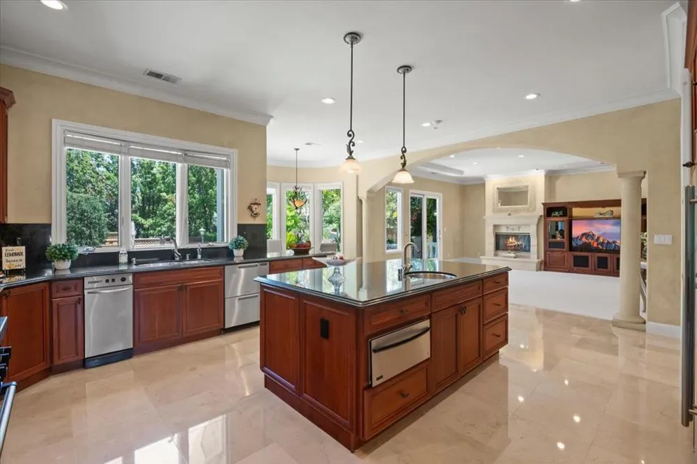 15863 Mina Way Saratoga, CA 95070