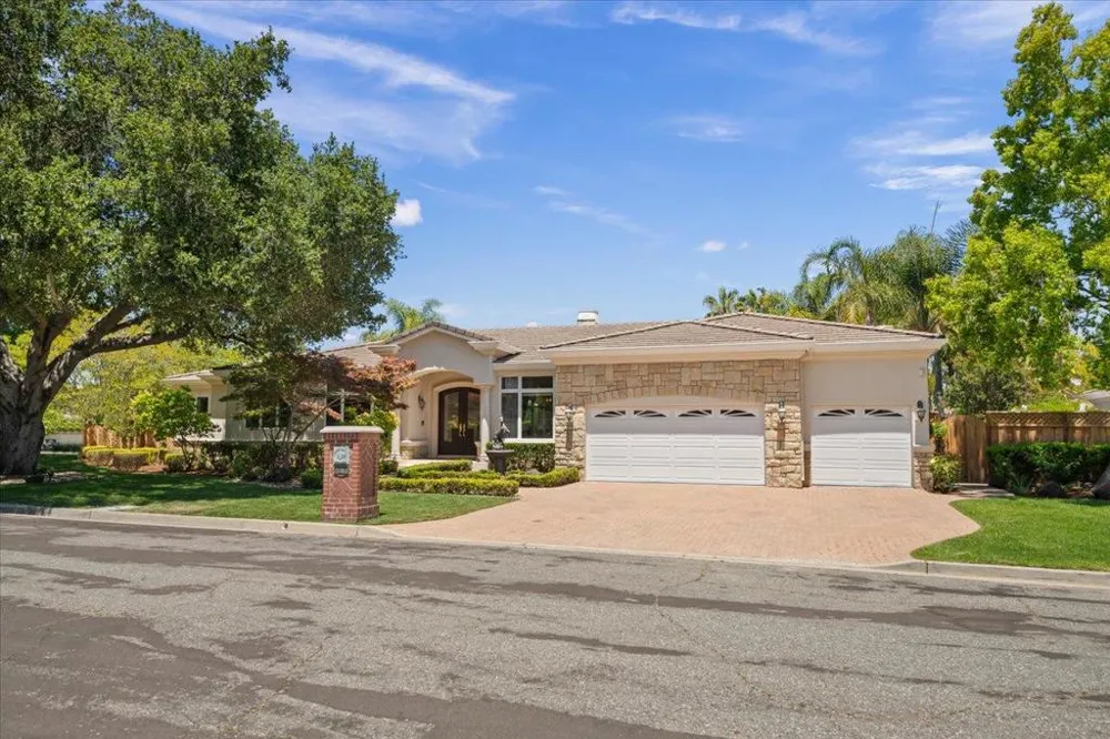 15863 Mina Way Saratoga, CA 95070