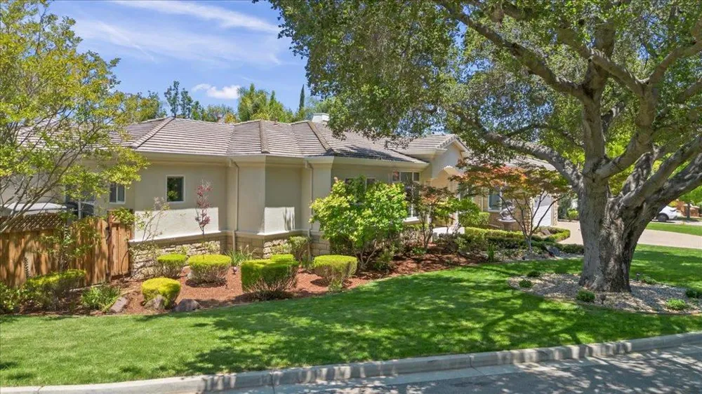 15863 Mina Way Saratoga, CA 95070
