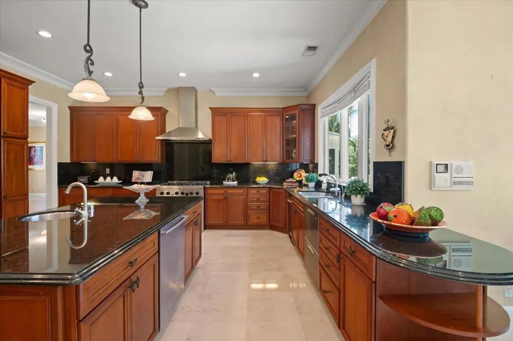15863 Mina Way Saratoga, CA 95070