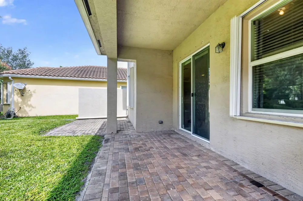 8135 Cantabria Falls Drive Boynton Beach, FL 33473