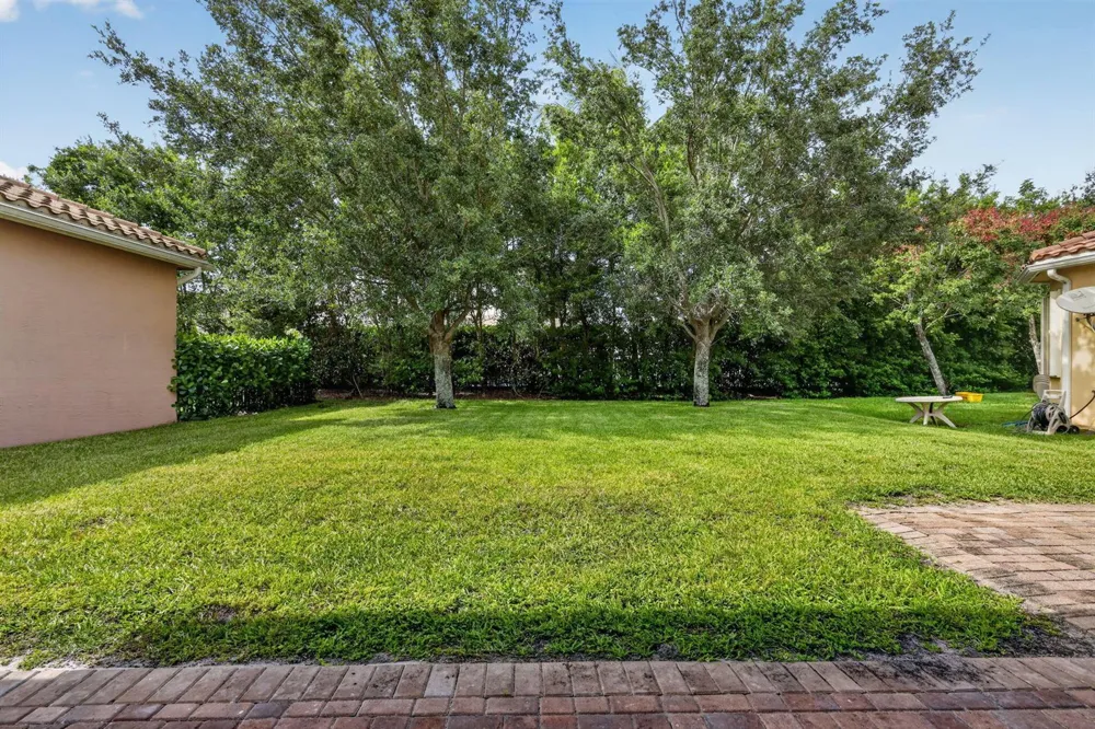 8135 Cantabria Falls Drive Boynton Beach, FL 33473