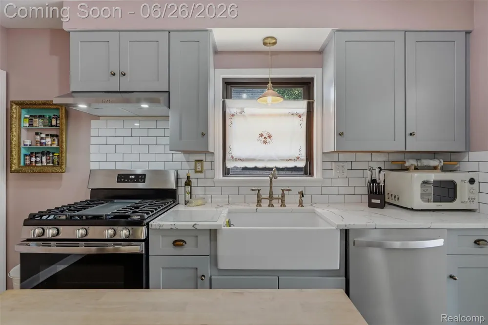 461 Manor Street Grosse Pointe Farms City, MI 48236