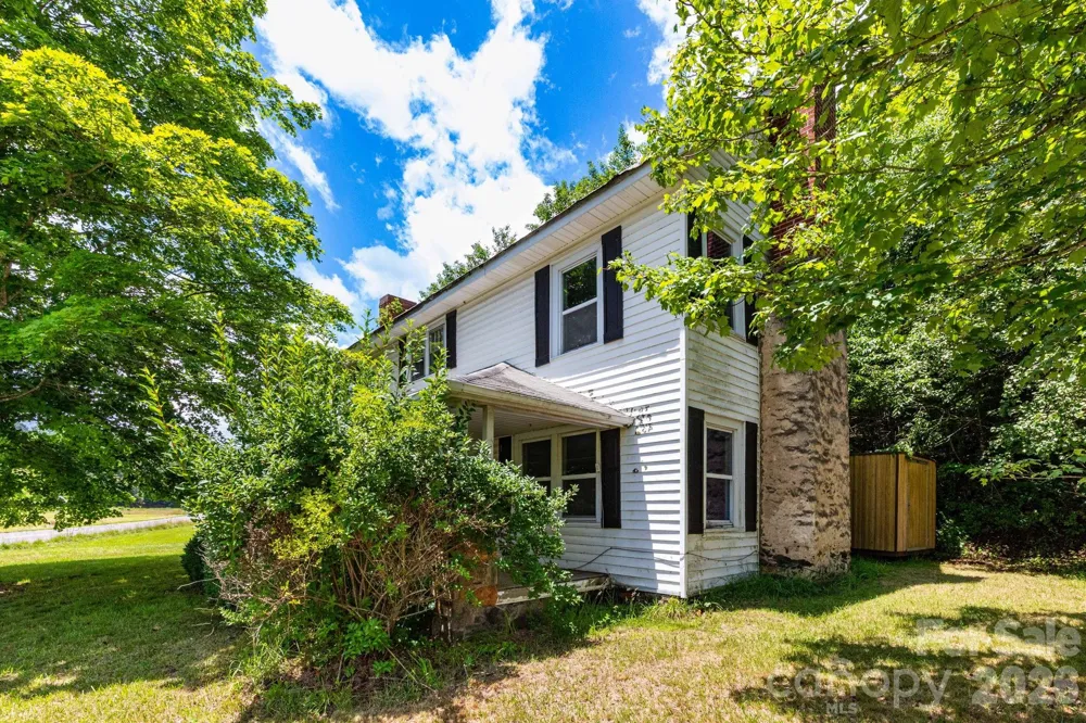 4085 Jacks Creek Road Burnsville, NC 28714