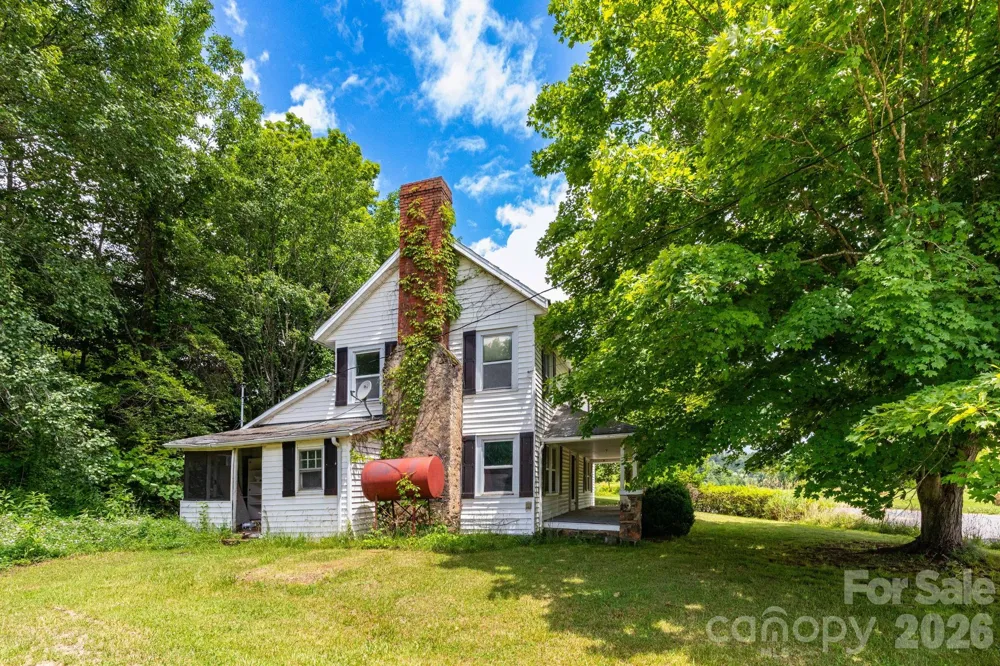 4085 Jacks Creek Road Burnsville, NC 28714