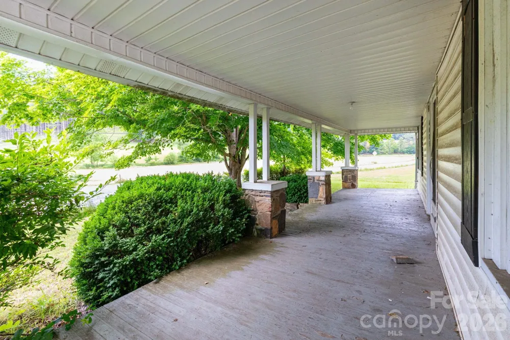 4085 Jacks Creek Road Burnsville, NC 28714