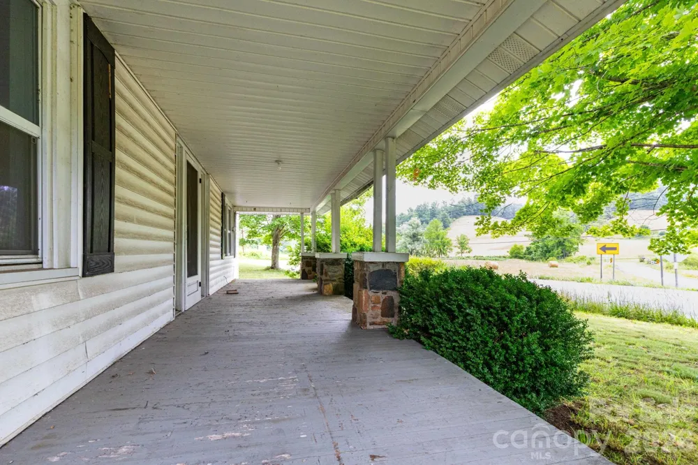 4085 Jacks Creek Road Burnsville, NC 28714