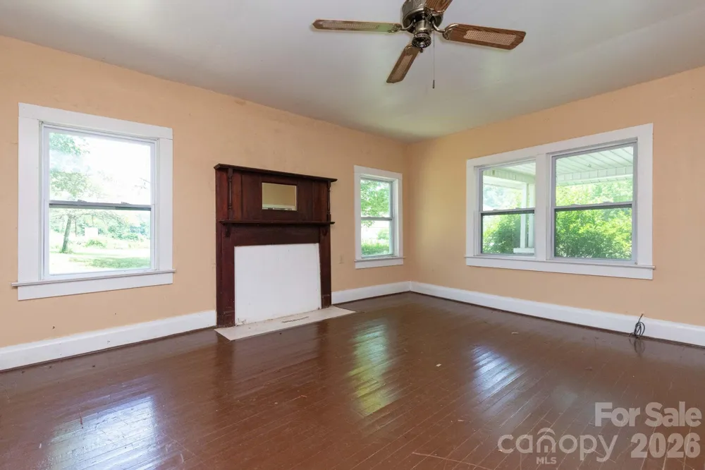 4085 Jacks Creek Road Burnsville, NC 28714