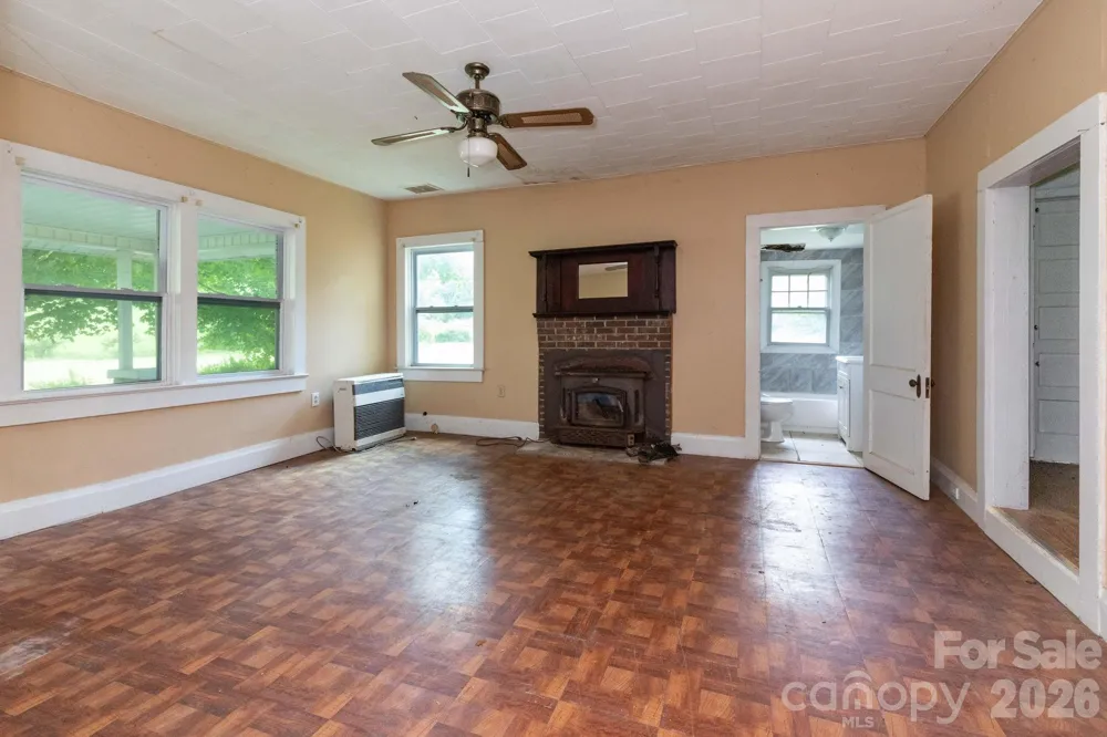 4085 Jacks Creek Road Burnsville, NC 28714