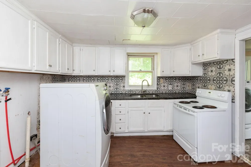 4085 Jacks Creek Road Burnsville, NC 28714