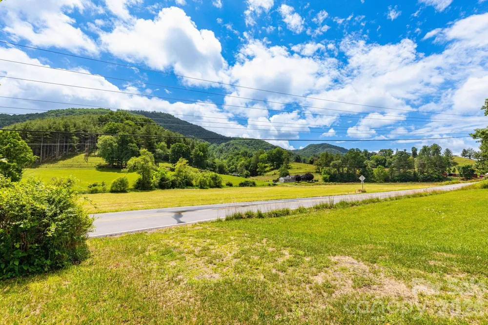 4085 Jacks Creek Road Burnsville, NC 28714