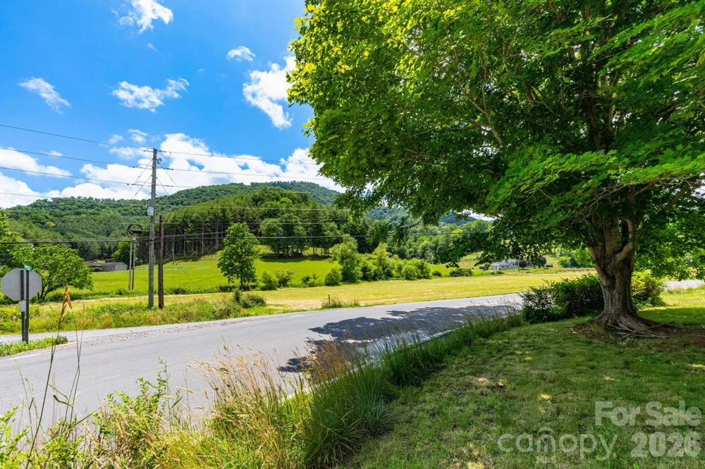 4085 Jacks Creek Road Burnsville, NC 28714