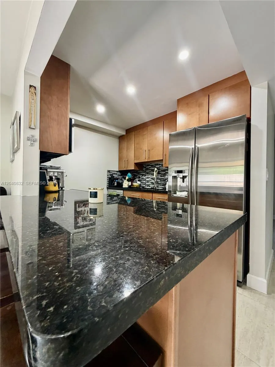 6667 Miller Dr #15 South Miami, FL 33155