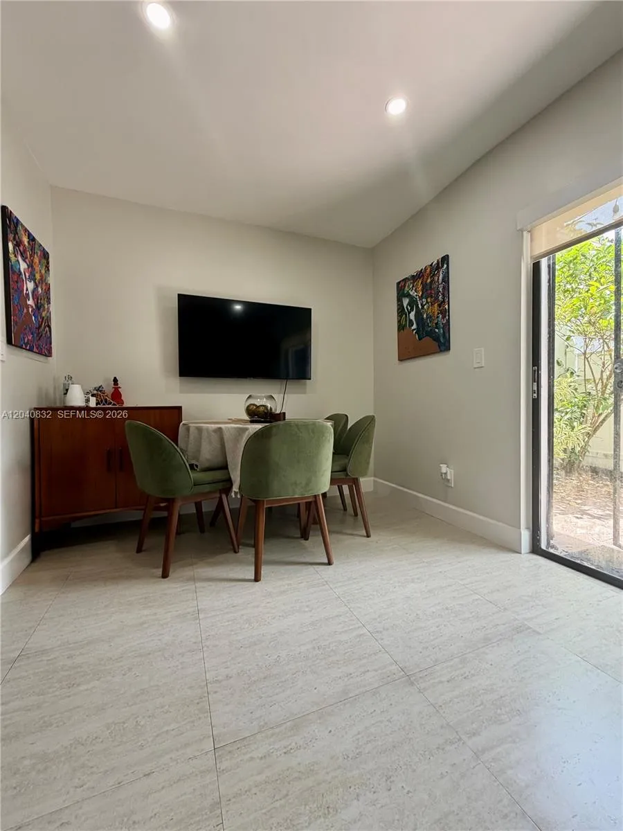 6667 Miller Dr #15 South Miami, FL 33155