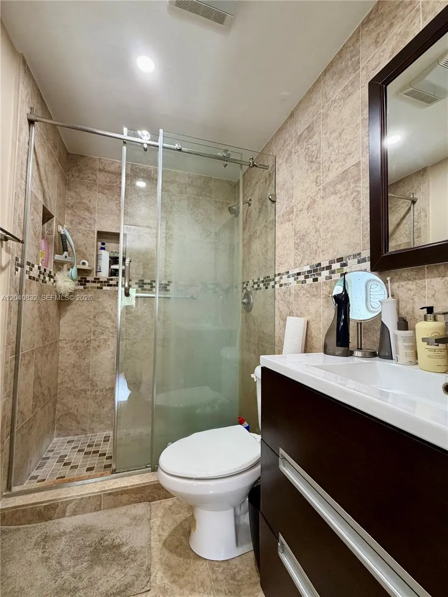 6667 Miller Dr #15 South Miami, FL 33155