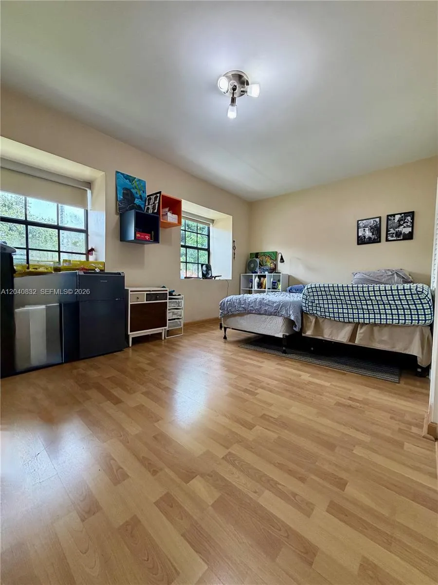 6667 Miller Dr #15 South Miami, FL 33155