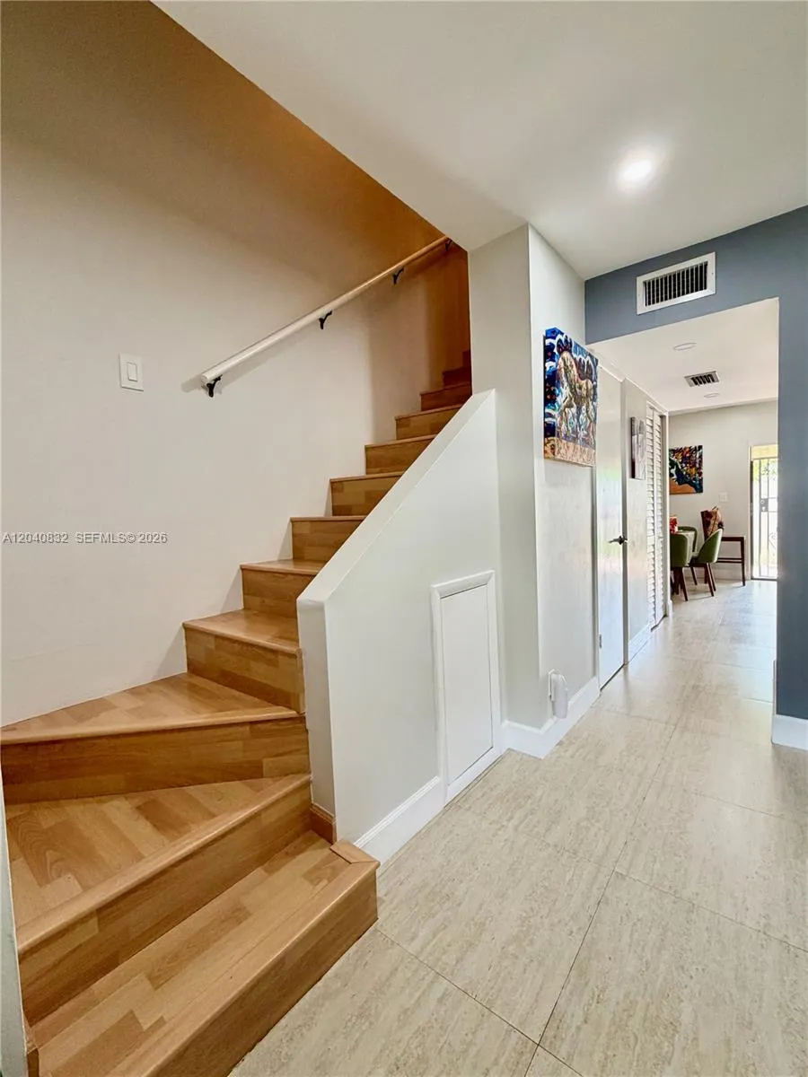 6667 Miller Dr #15 South Miami, FL 33155
