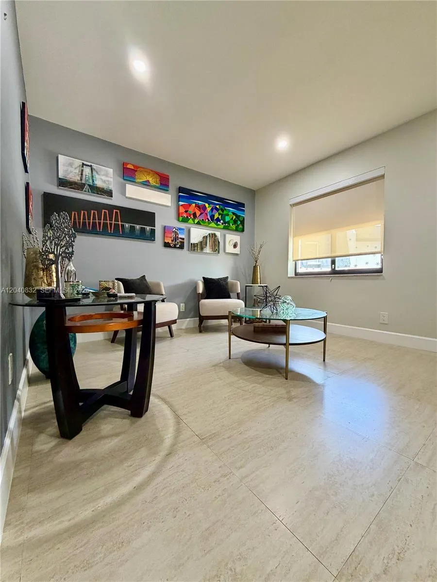6667 Miller Dr #15 South Miami, FL 33155