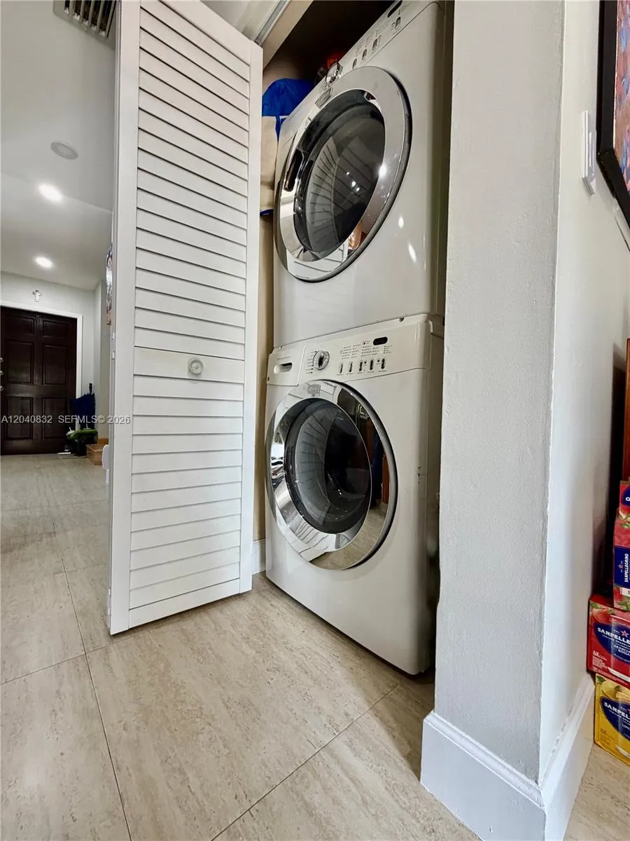 6667 Miller Dr #15 South Miami, FL 33155