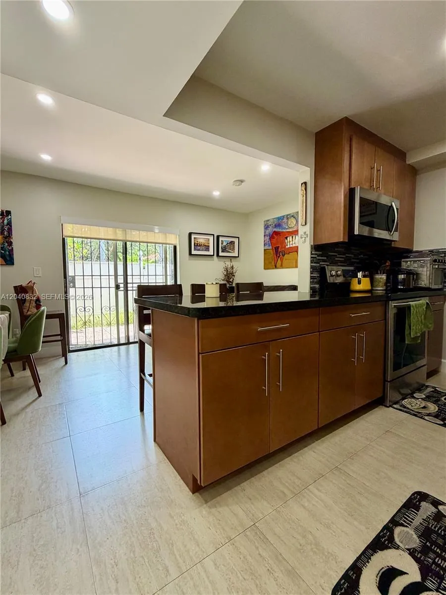 6667 Miller Dr #15 South Miami, FL 33155
