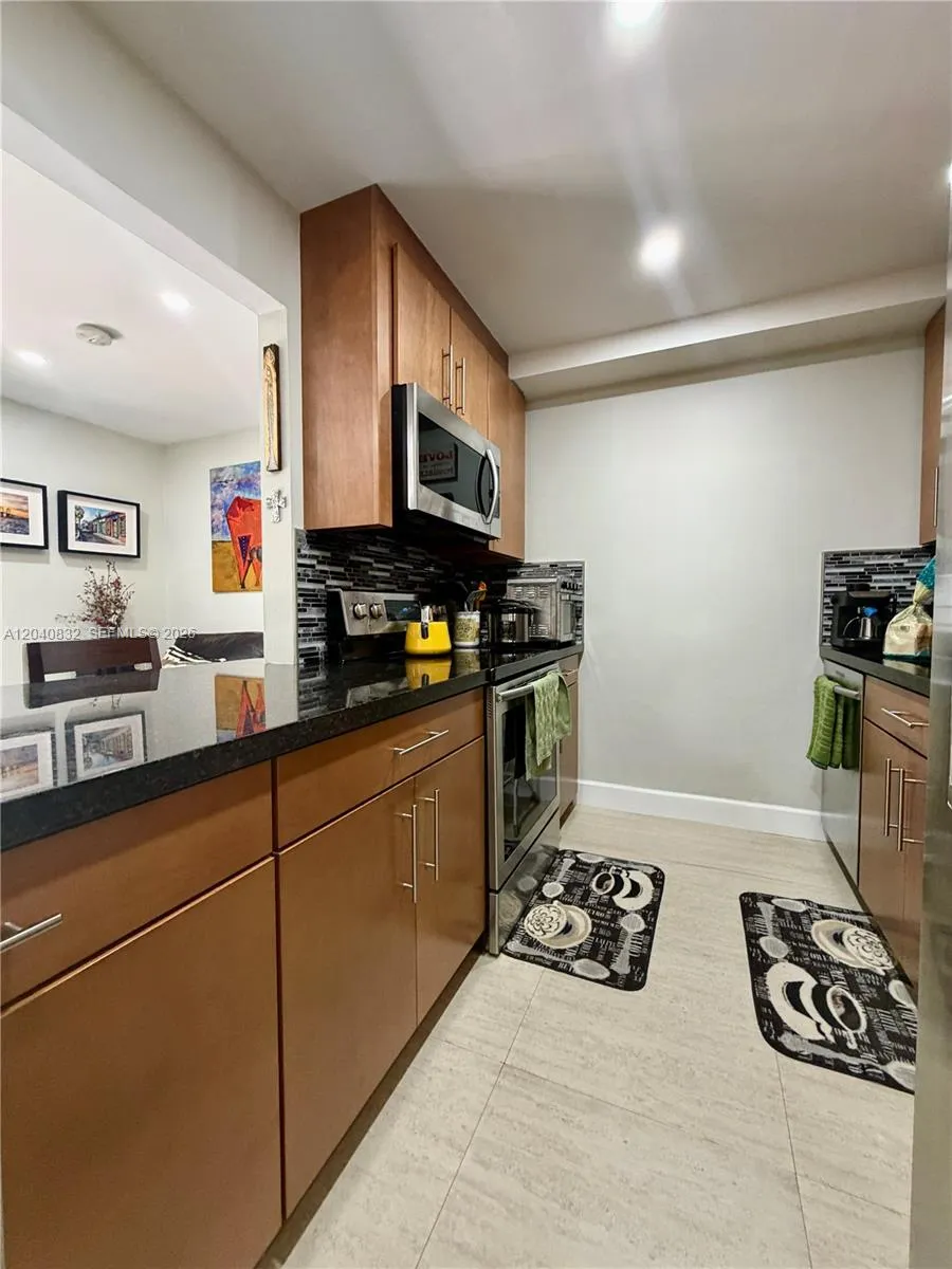 6667 Miller Dr #15 South Miami, FL 33155