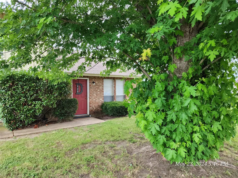 429 Thomas Street SW #D Burleson, TX 76028