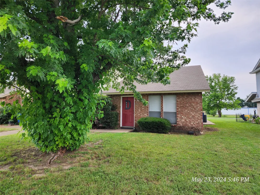 429 Thomas Street SW #D Burleson, TX 76028