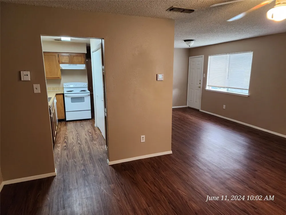 429 Thomas Street SW #D Burleson, TX 76028