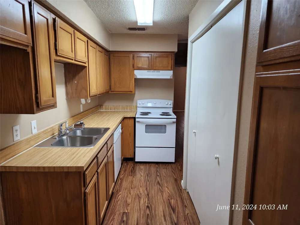 429 Thomas Street SW #D Burleson, TX 76028