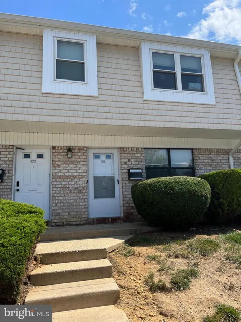 1711 SILVER COURT