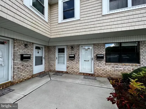 211 SILVER COURT
