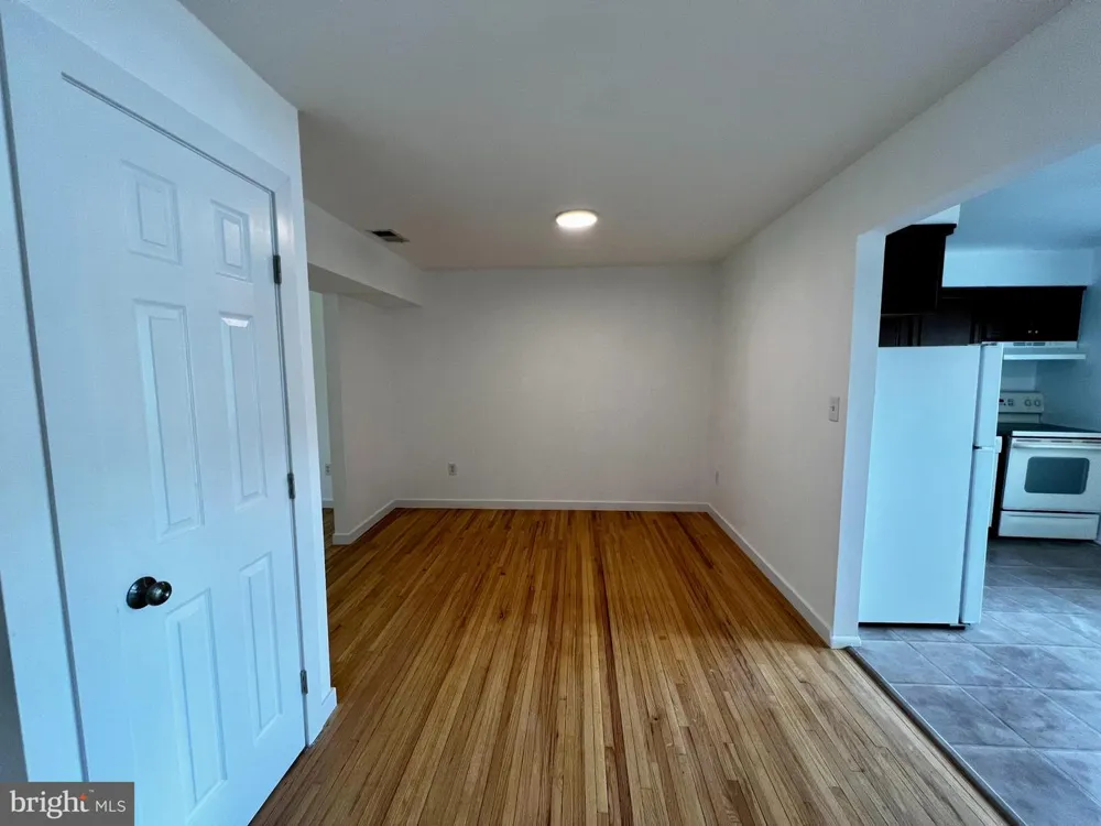 211 SILVER COURT Hamilton, NJ 08690