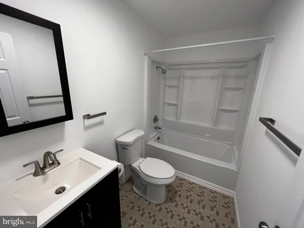 211 SILVER COURT Hamilton, NJ 08690