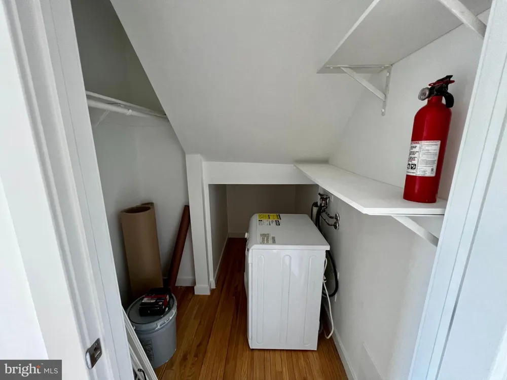 211 SILVER COURT Hamilton, NJ 08690