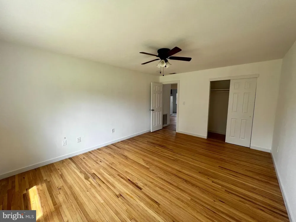211 SILVER COURT Hamilton, NJ 08690