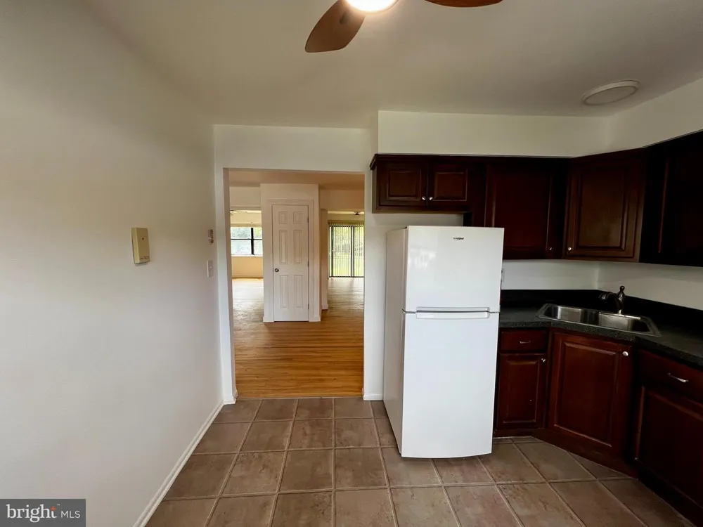 211 SILVER COURT Hamilton, NJ 08690